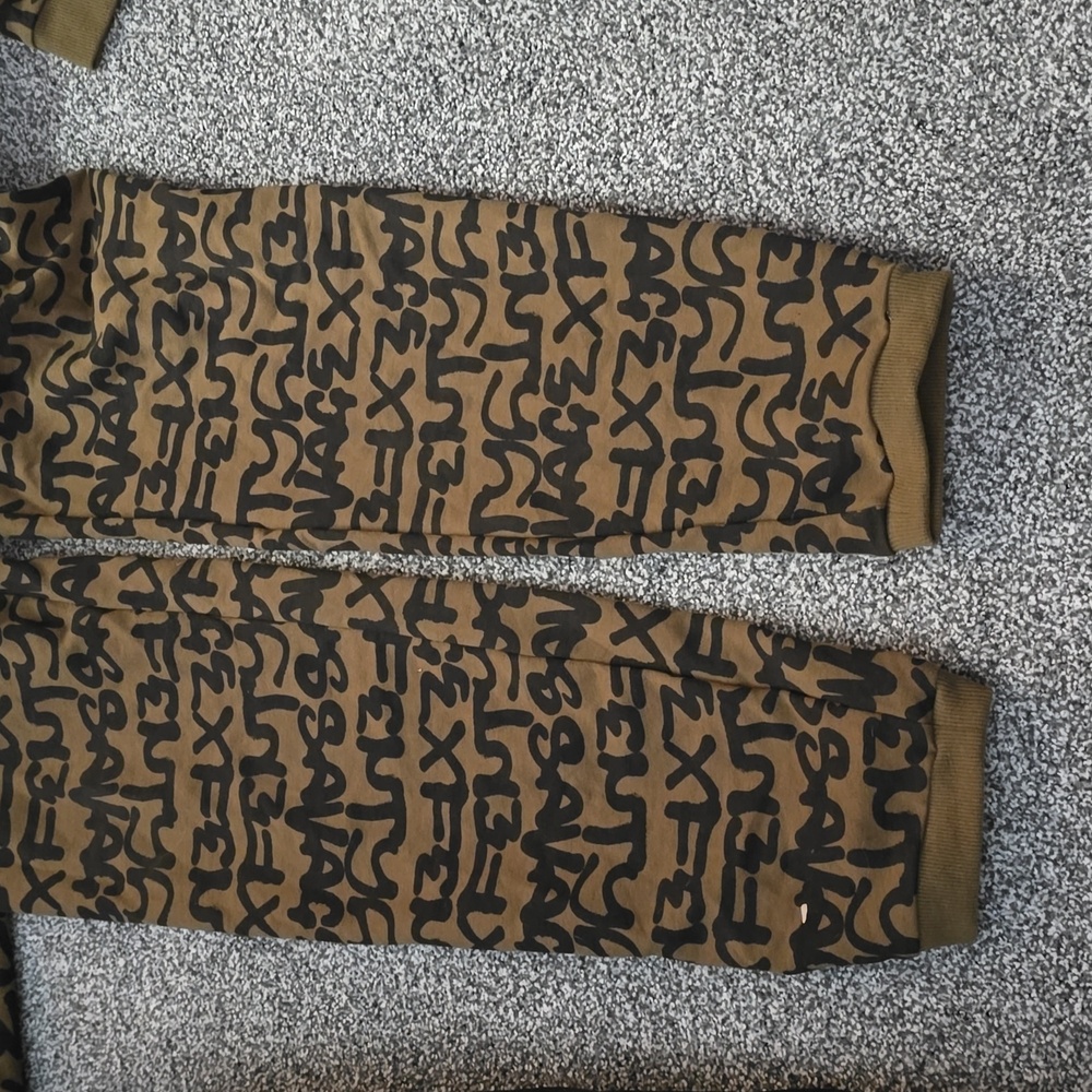 Fenty Onies - Picture 4 of 4